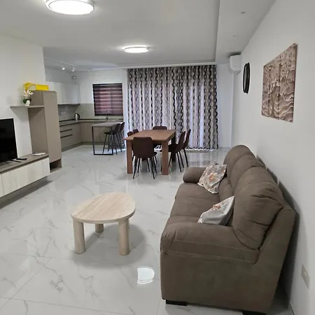 Spacious Flat At アパート ナッシャー