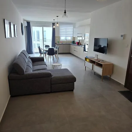 Spacious Flat At ナッシャー