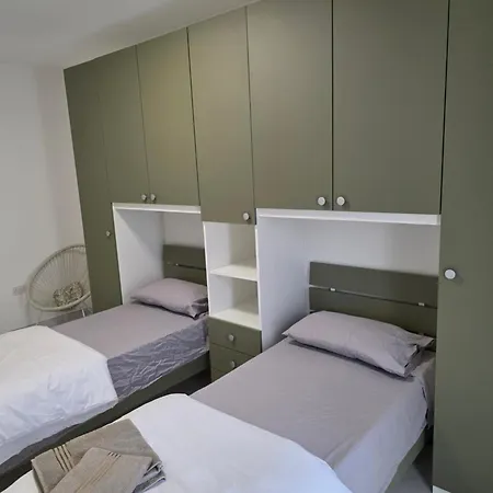 Spacious Flat At * ナッシャー