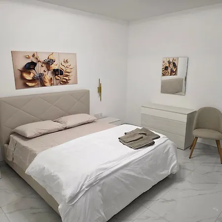 Spacious Flat At * ナッシャー