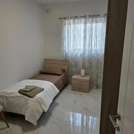 Spacious Flat At ナッシャー