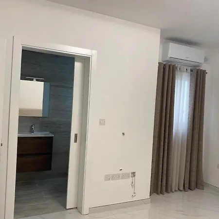 Spacious Flat At Apartment