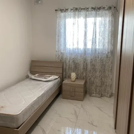 Apartment Spacious Flat At