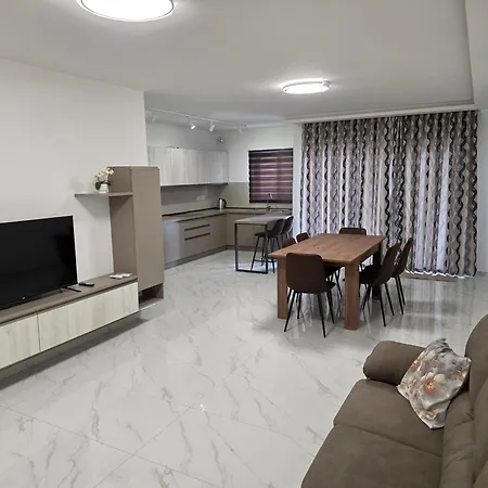 Spacious Flat At Naxxar