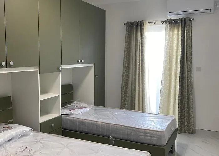 Spacious Flat At Apartment *