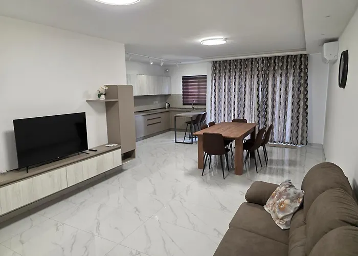 Spacious Flat At Naxxar